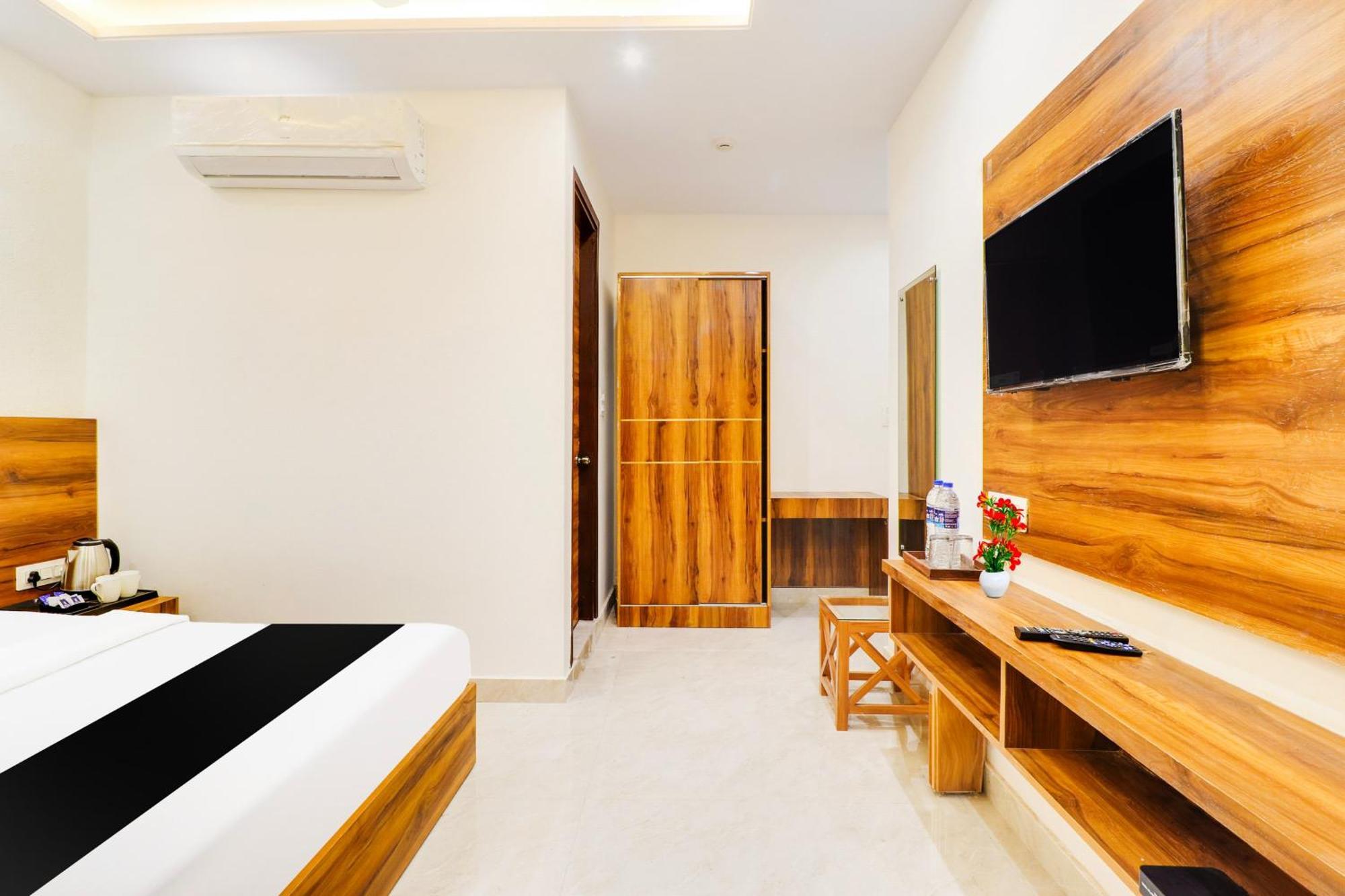 Super Collection O Kanwali Road Near Railway Station 데라둔 외부 사진