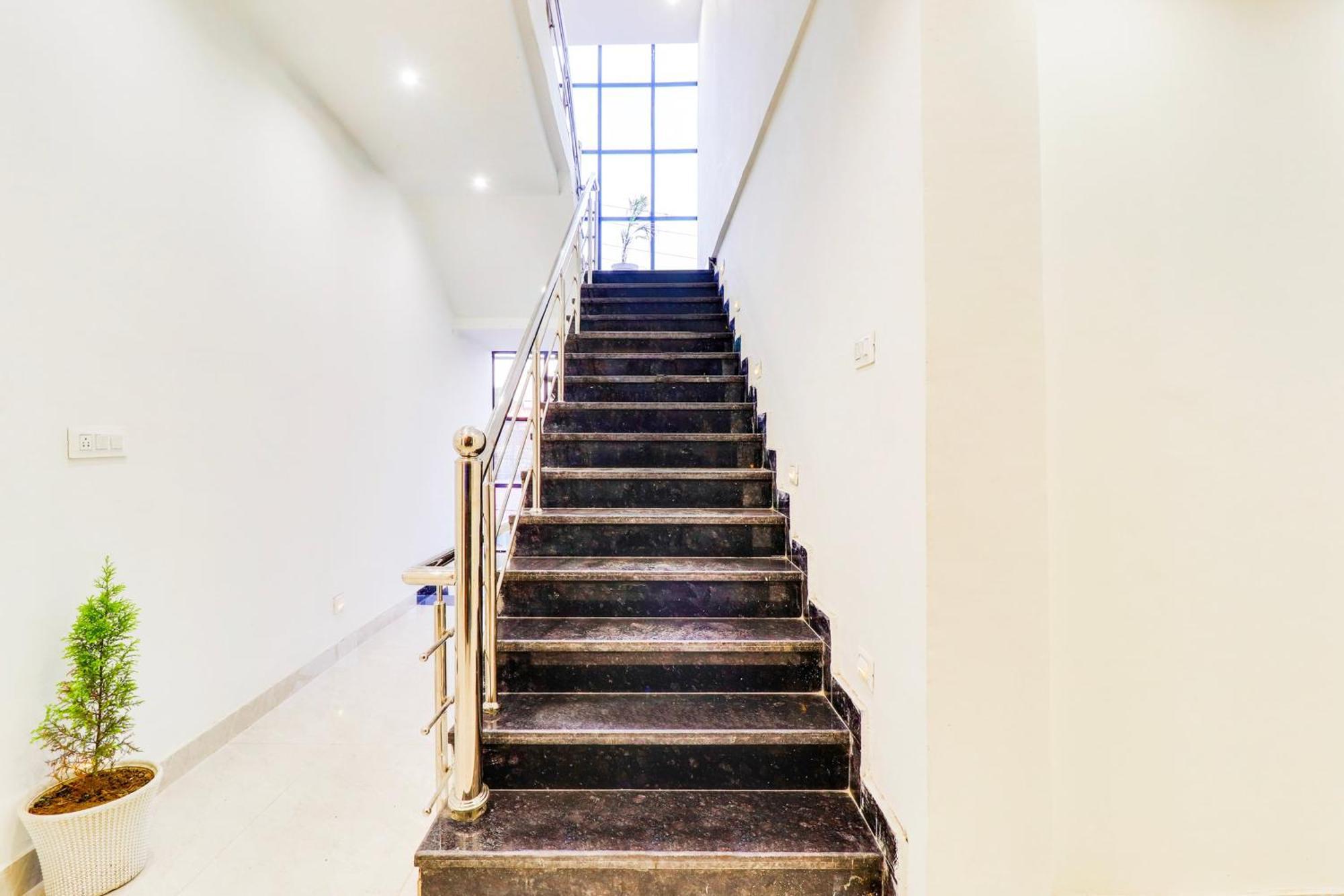 Super Collection O Kanwali Road Near Railway Station 데라둔 외부 사진